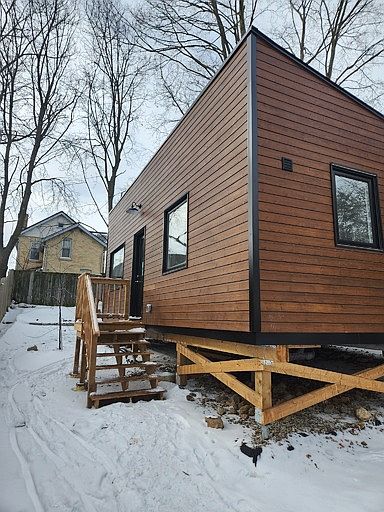 1st image of 60 Dufferin St