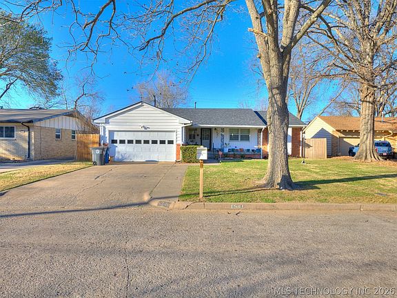 4th image of 1541 E 61st St