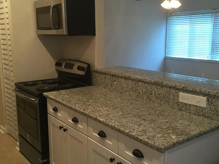 2792 Curry Ford Rd #B — Photo 2