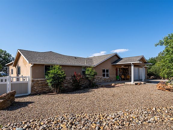 2nd image of 210 Ridgecrest