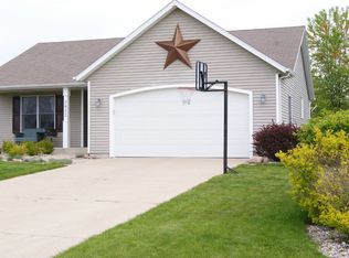 3852 Pine Meadow Dr, Holland, MI 49424