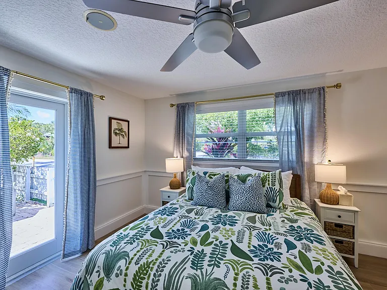 100 Neptune Dr — Photo 9