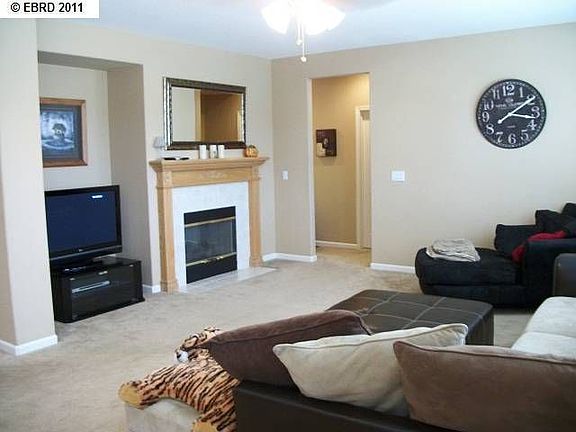 5th image of 1070 Berkshire Ct