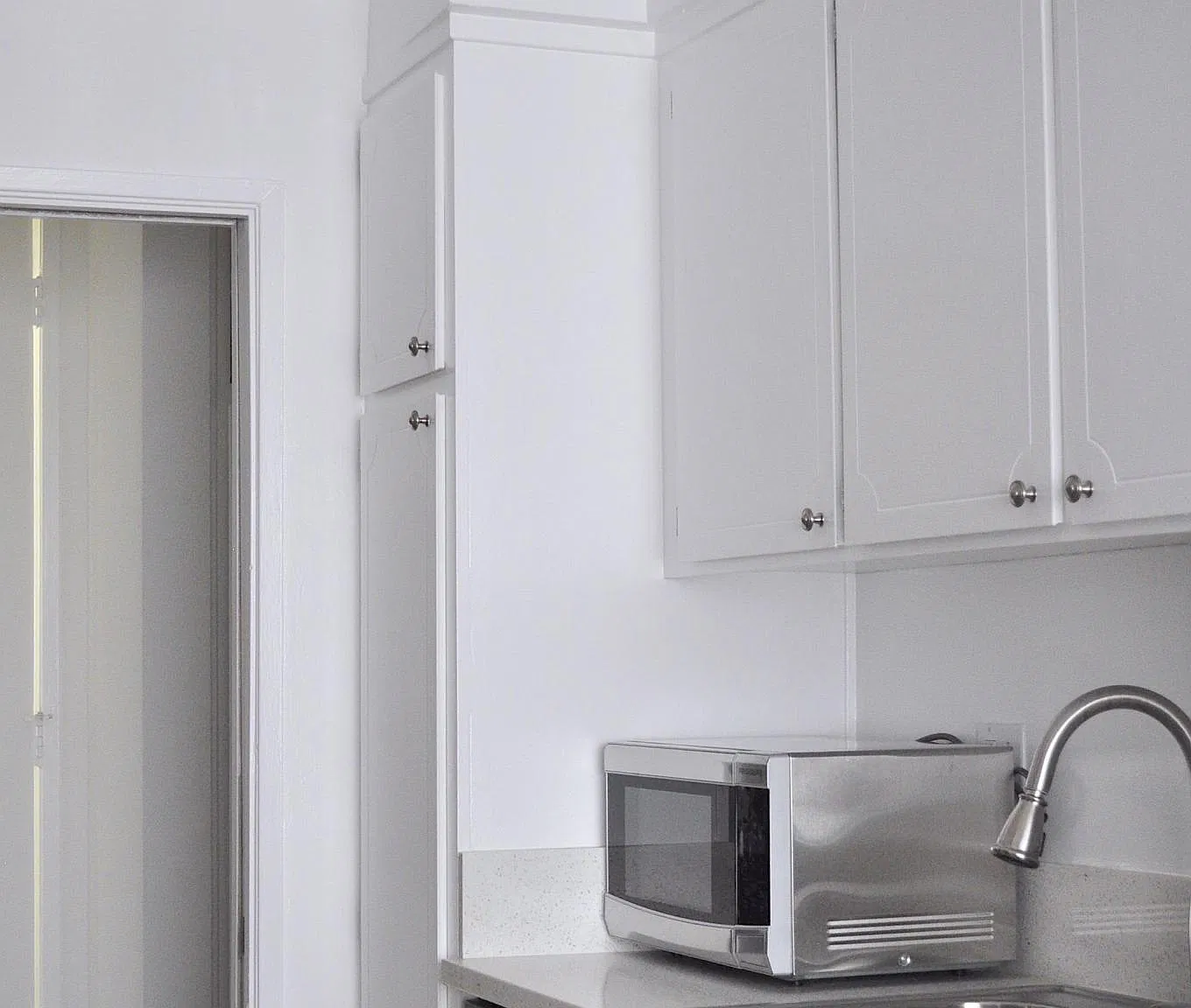1382 Kelton Ave Los Angeles, CA 90024 — Photo 1
