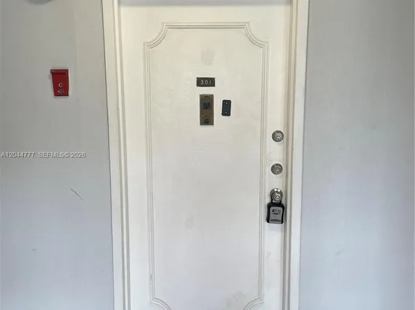 13685 NE 10th Ave APT 301, North Miami, FL 33161