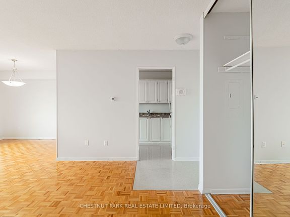 5th image of 150 Lakeshore Rd W #1412