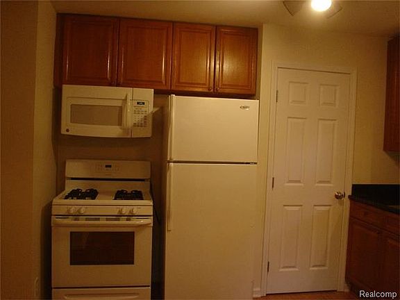 2nd image of 1041 N Connecticut Ave