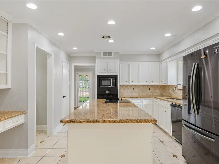 7715 Brush Wood Dr — Photo 11