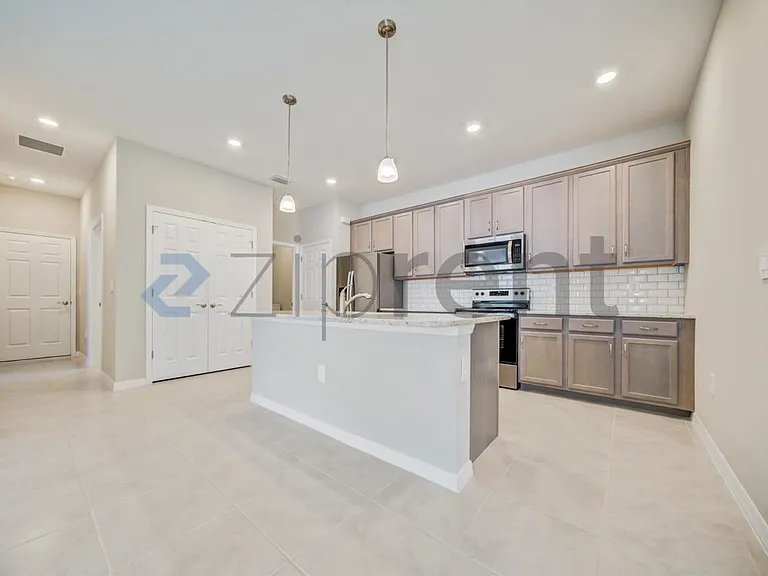 1126 S Town And River Dr — Photo 3