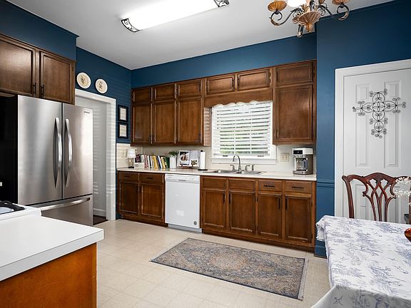 3rd image of 4662 Round Forest Dr