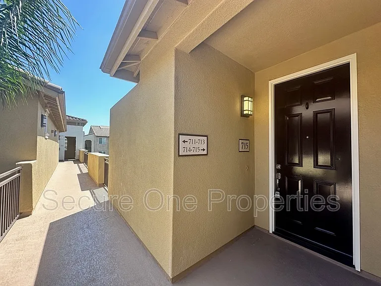 208 Riverdale Ct #715 — Photo 2