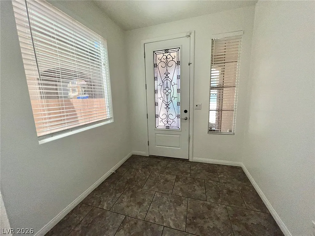 4 bed, 2.5 bath, 2292 sqft, $3,300 — Photo 2
