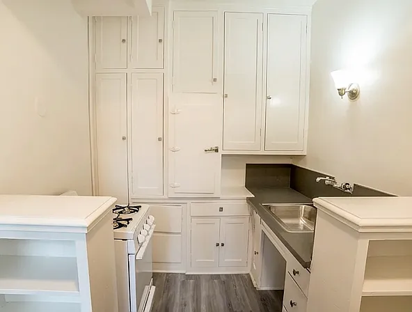 21 Westminster Ave #103 — Photo 6
