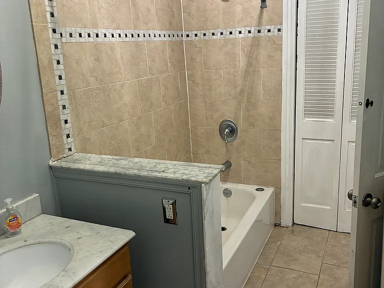 1939 Spring Garden St #1 — Photo 14