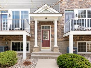 1822 Colonial Ln UNIT 3, Chanhassen, MN 55317
