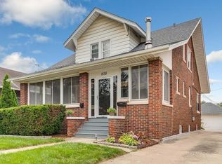 835 N Center St #B, Naperville, IL 60563