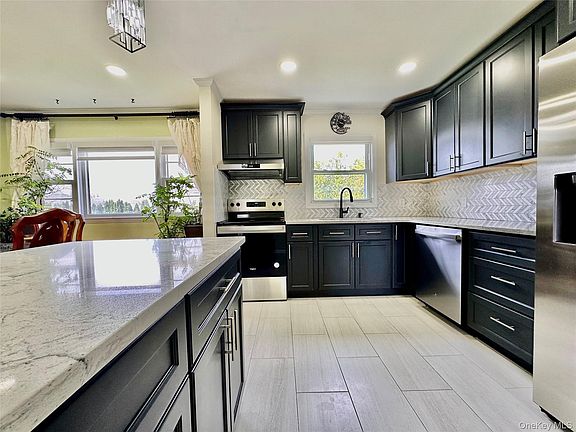 3rd image of 592 Benton Road