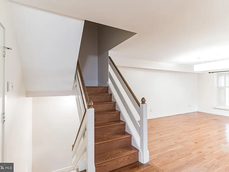 48 Stonehurst Ct — Photo 13