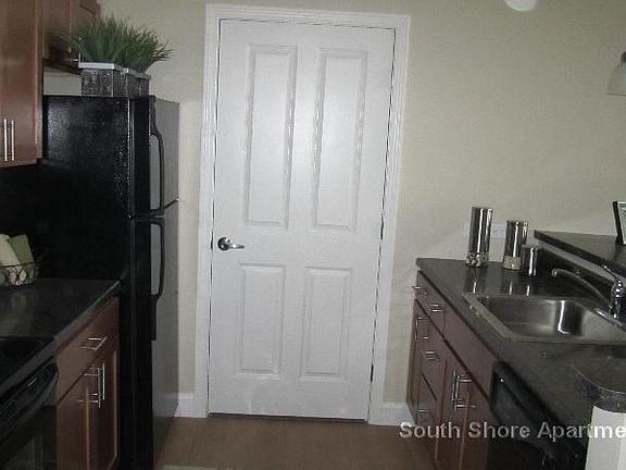 3rd image of 223 Shea Memorial Dr