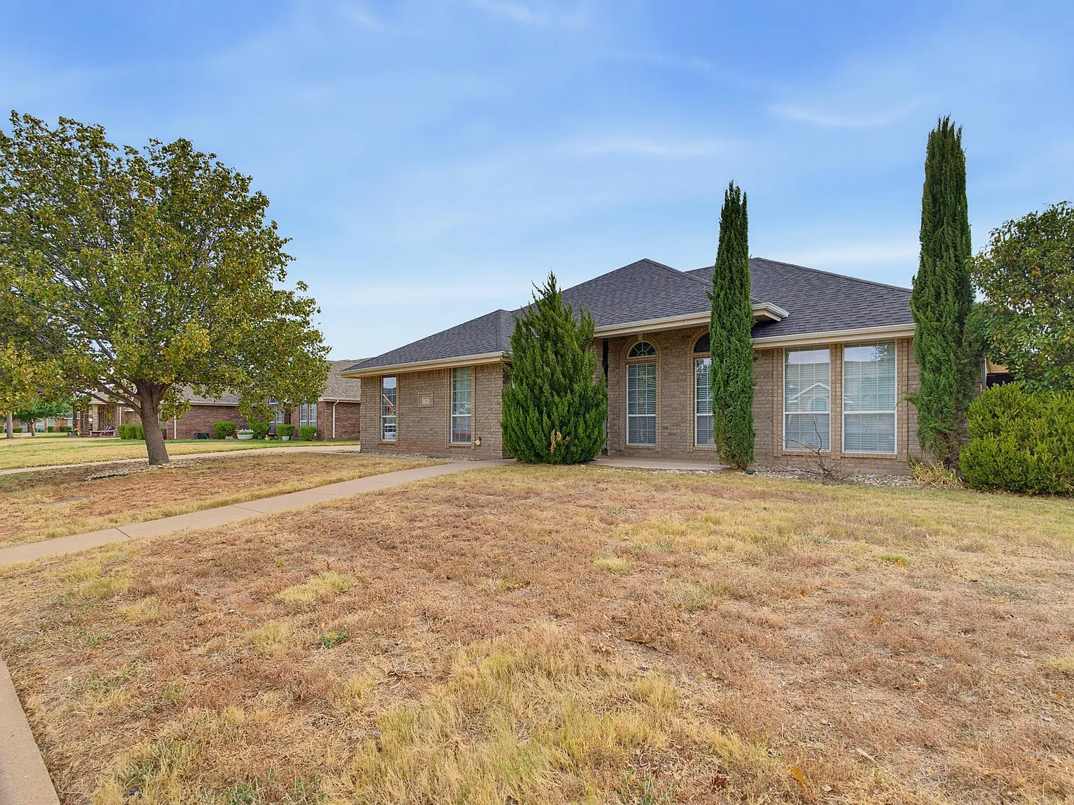 3 bed, 1823 sqft, $2,900 — Photo 2