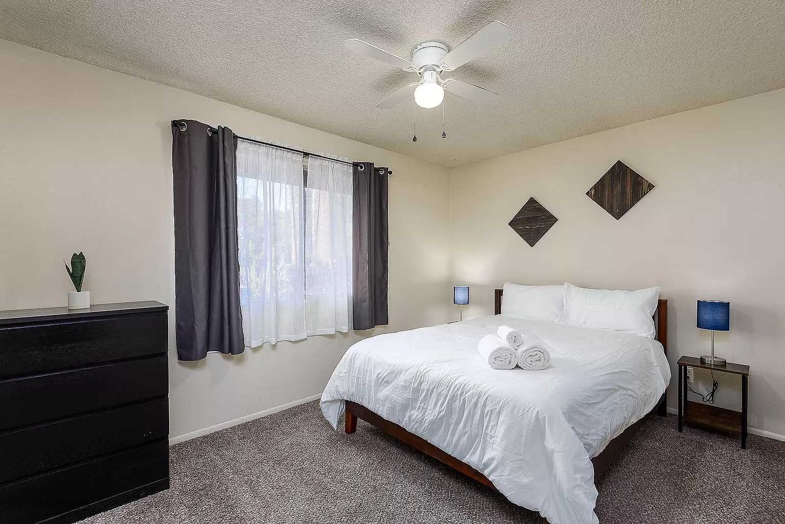 5 bed, 2057 sqft, $700 — Photo 4