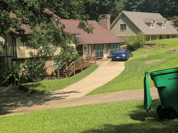 100 Hunters Holw, Columbus, MS 39705