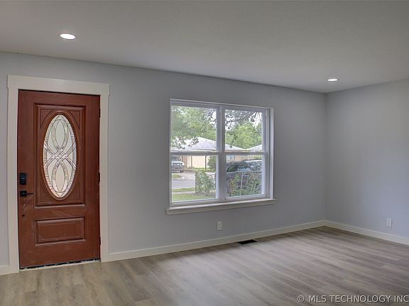 3rd image of 210 S 189th Ave E