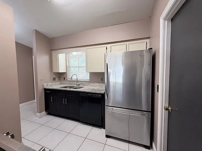 3 bed, 2.0 bath, 1228 sqft, $1,995 — Photo 4