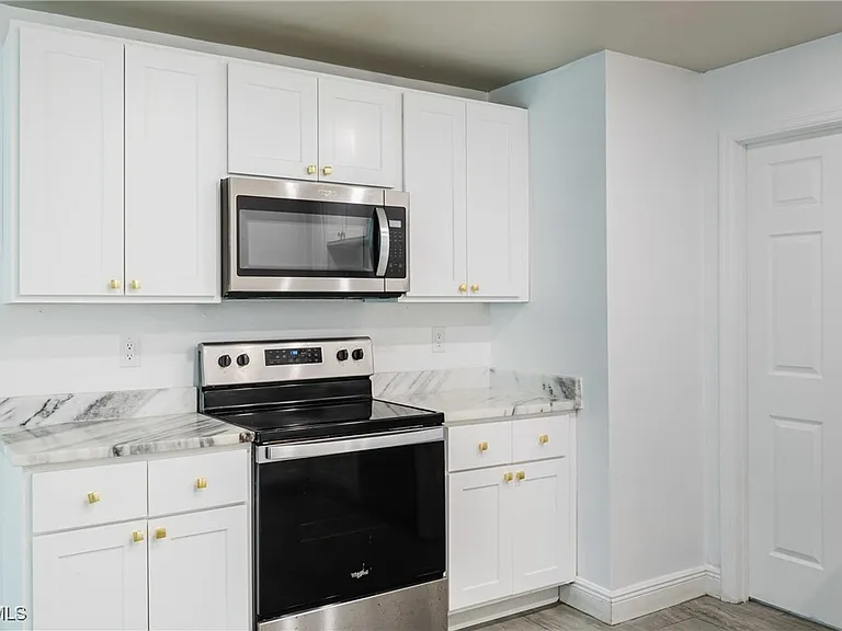 2403-2405 Maple Ave — Photo 16