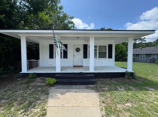 122 S 5th St, Spring Lake, NC 28390