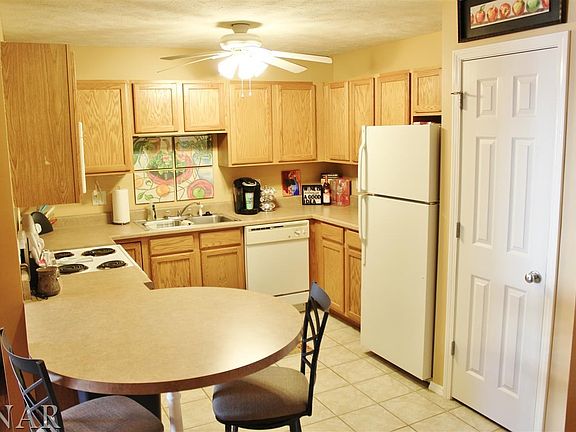 3rd image of 3 Ross Dr APT 8