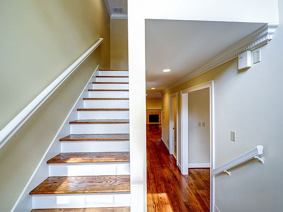 3rd image of 202 Ansley Ct NE
