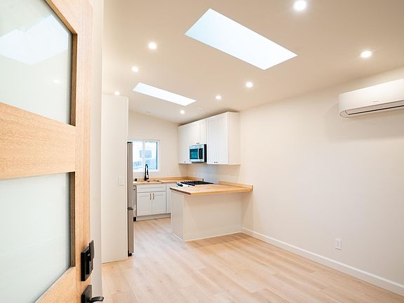 4th image of 1257 E Hillcrest Dr #B