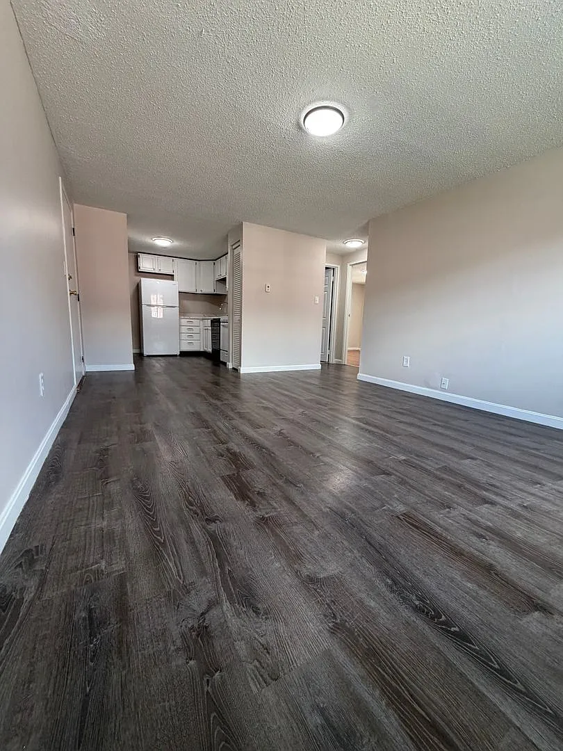 Presidential Park Condominiums — Photo 3