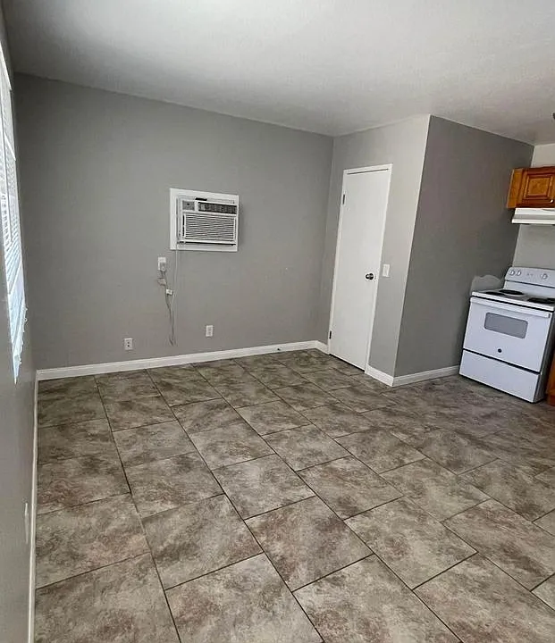 305 Eastminister Ct
