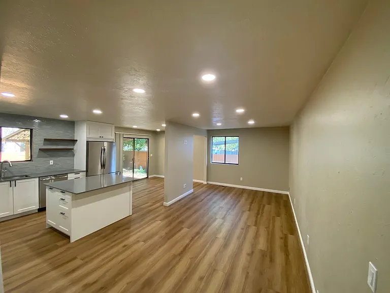 10029 S Countrywood Dr — Photo 2