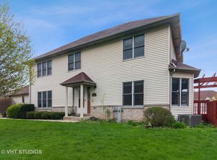 903 Thornwood Ct, Saint Charles, IL 60174