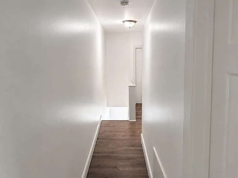 125 N Sickels St — Photo 8