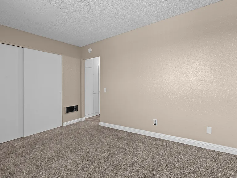 Park Place Apartments — Photo 8