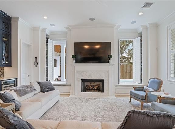 4th image of 4900 Cleveland Pl