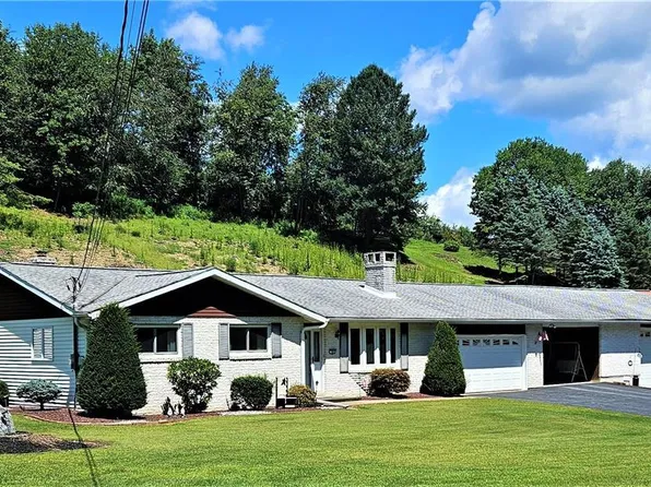 907 N Dogwood Rd, Walnutport, PA 18088