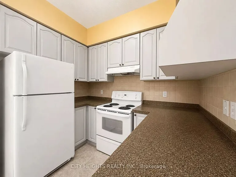 555 Grasslands Ct — Photo 13