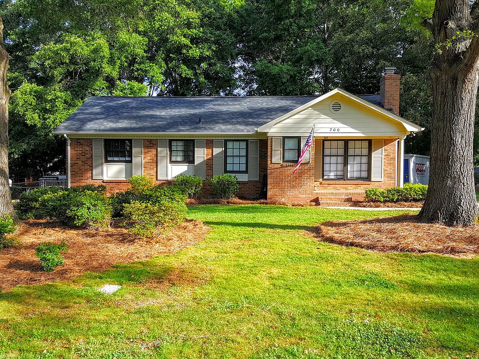 1st image of 200 Deer Creek Dr