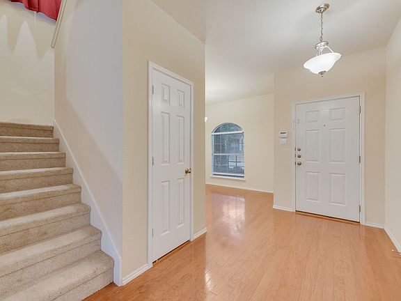 2nd image of 3223 Guadaloupe