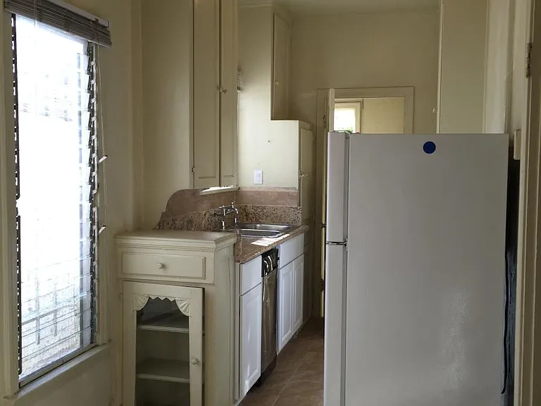 4658 Rosewood Ave #1 — Photo 2