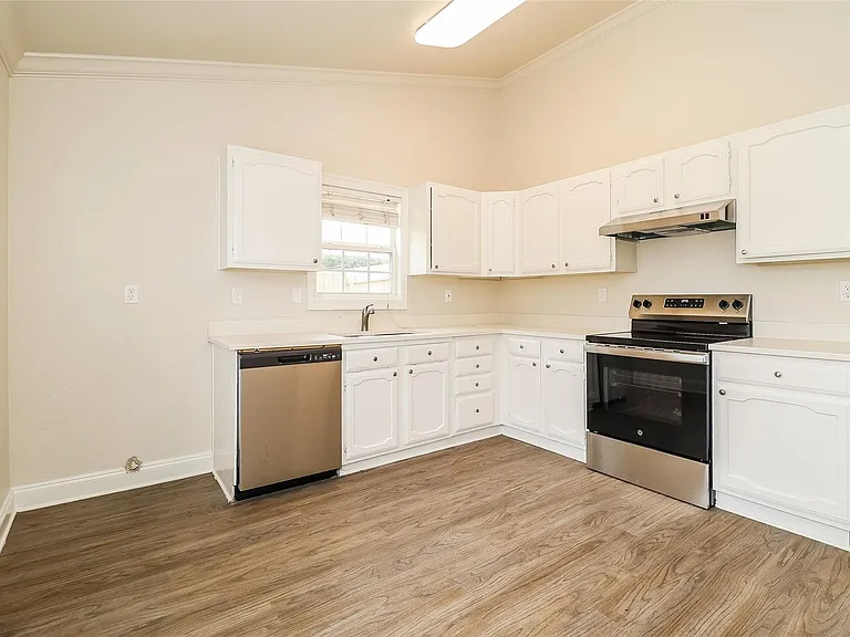 4204 Ireland Dr — Photo 7