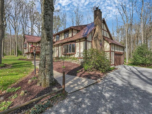 3rd image of 3915 Maxwell Rd