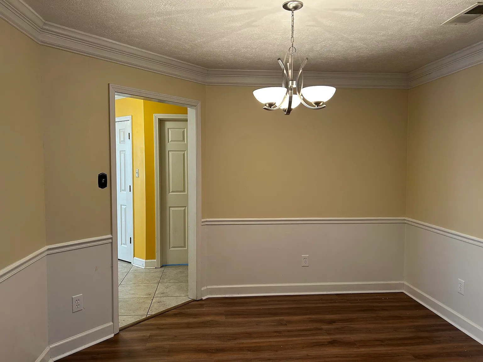 3 bed, 1980 sqft, $1,950 — Photo 3