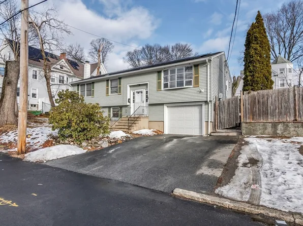 45 Middlebury St, Lawrence, MA 01841