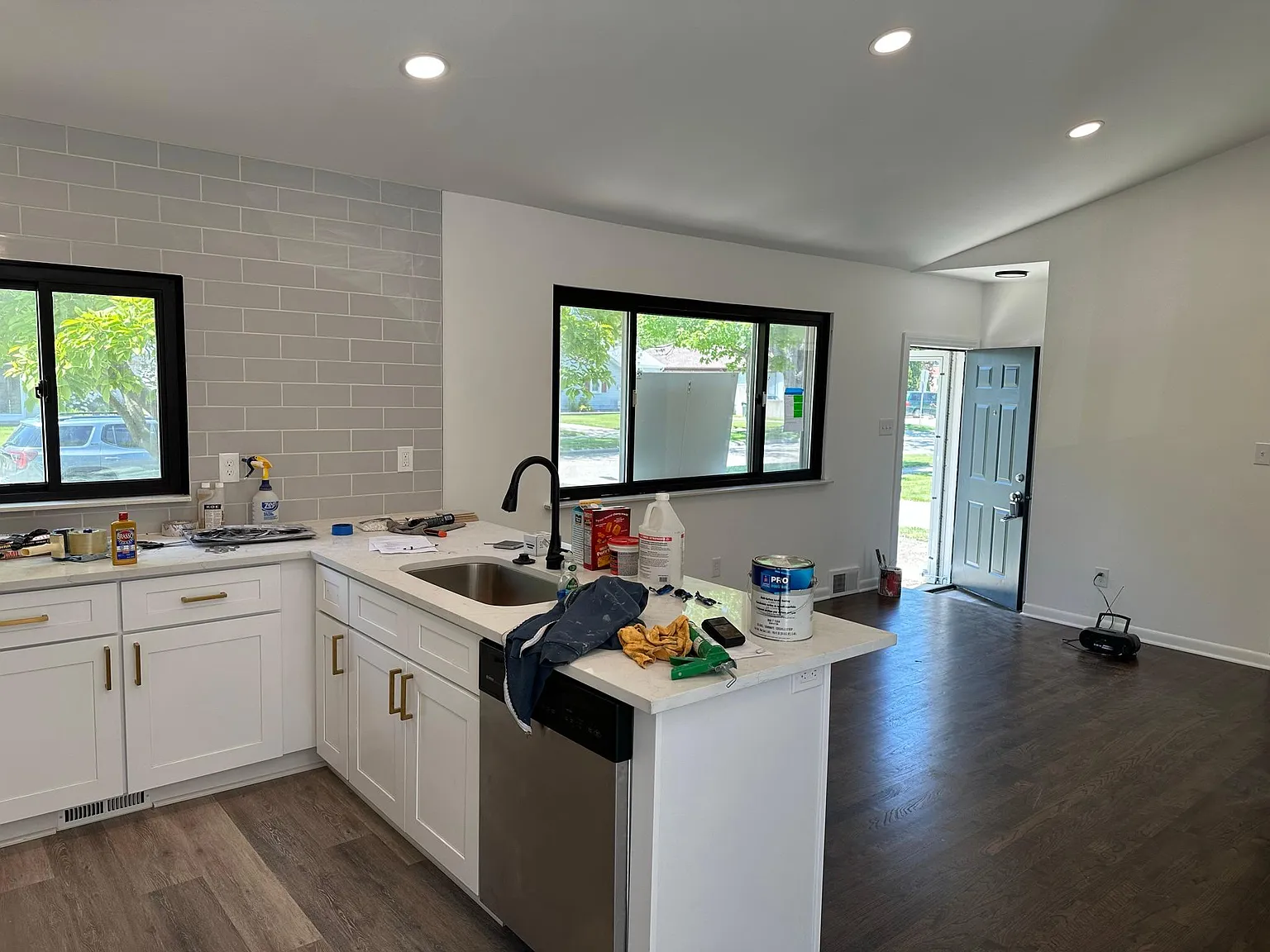 3 bed, 960 sqft, $2,100 — Photo 4